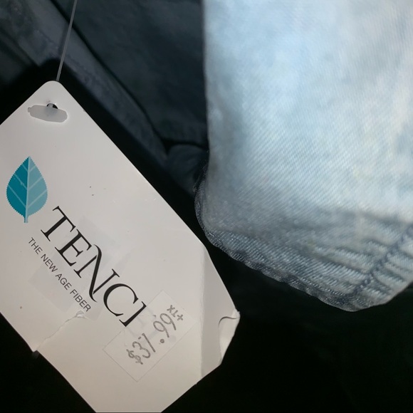 Cute top NEVER WORN WITH TAGS - Picture 3 of 4